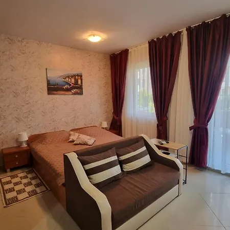 Domus Spacious Апартамент *